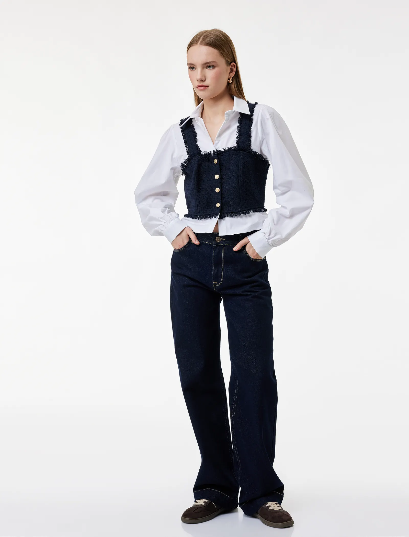 Pamuklu Uzun Kollu Klasik Yaka Katmanlı Düğme Detaylı Slim Fit Crop Bluz