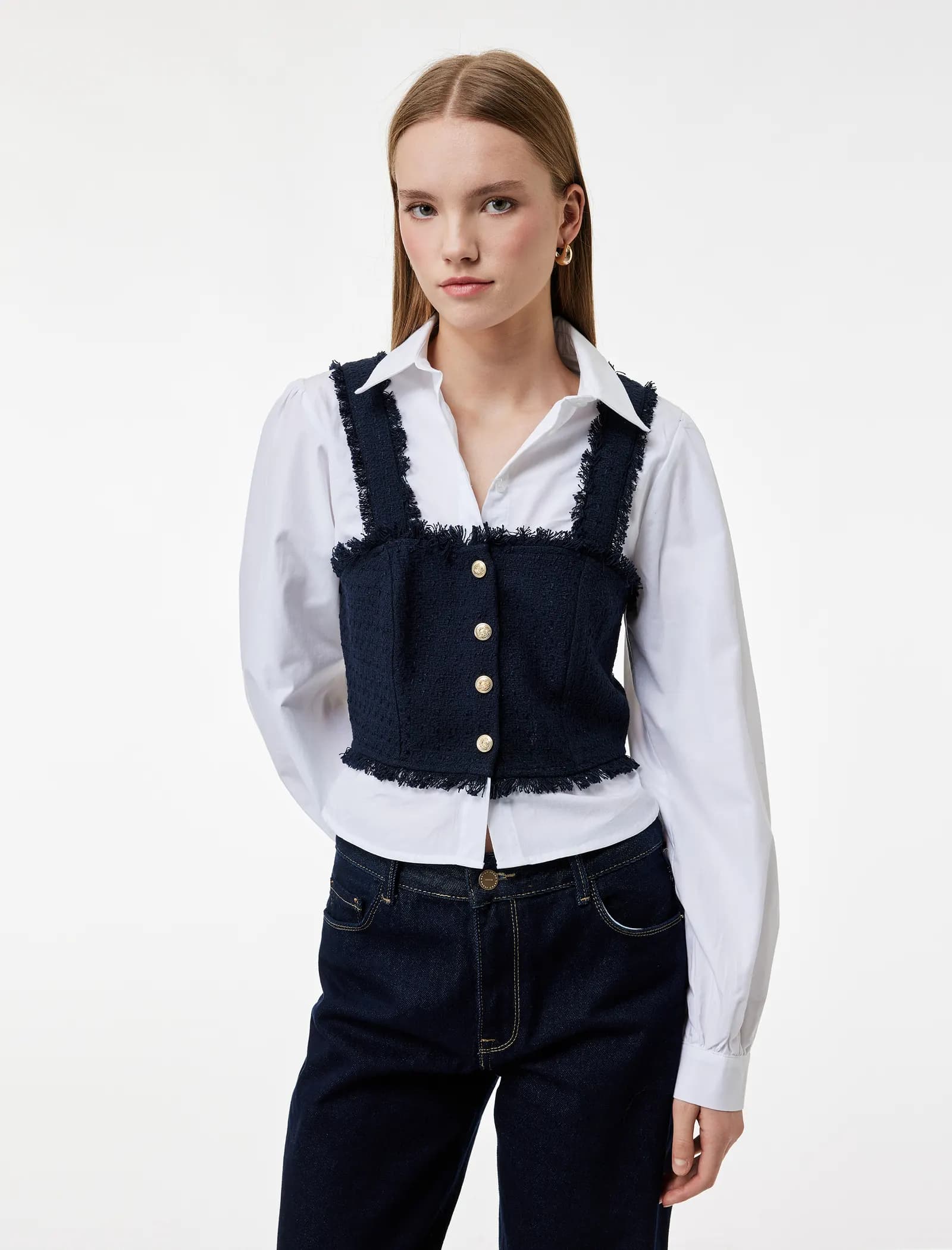 Pamuklu Uzun Kollu Klasik Yaka Katmanlı Düğme Detaylı Slim Fit Crop Bluz